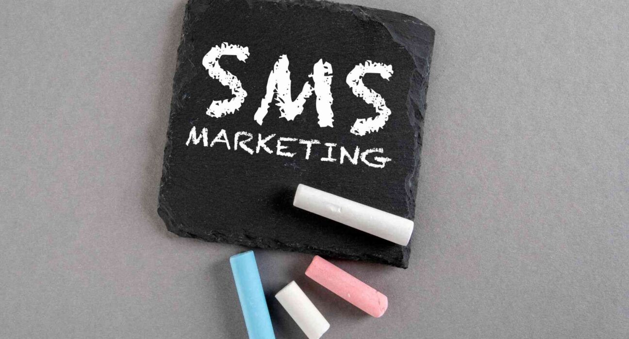 SMS marketing dla firm – masowa wysyłka wiadomości do klientów jako skuteczne narzędzie komunikacji i sprzedaży